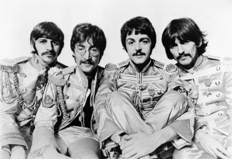 the beatles sgt peppers lonely hearts club band album photograph
